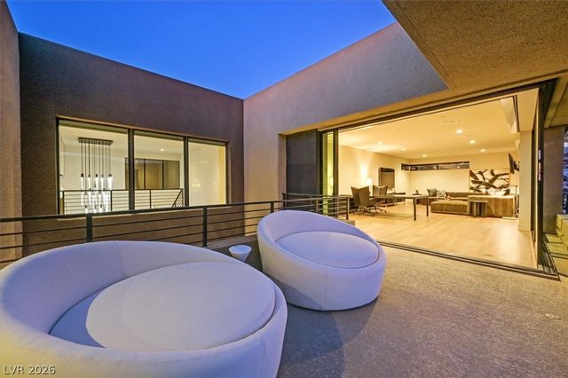 807 Magnum Cliff Court, Henderson, NV 89012