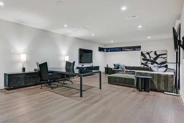 807 Magnum Cliff Court, Henderson, NV 89012