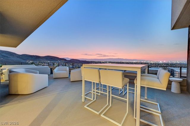 807 Magnum Cliff Court, Henderson, NV 89012