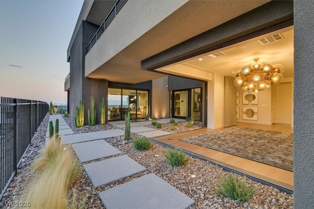 807 Magnum Cliff Court, Henderson, NV 89012