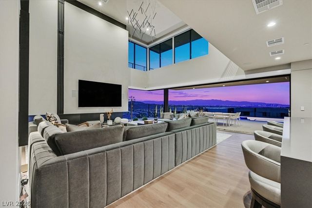 807 Magnum Cliff Court, Henderson, NV 89012
