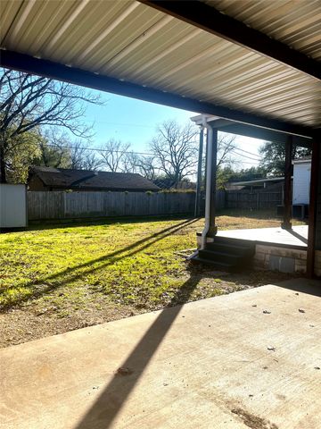 706 E Palestine, Mexia, TX 76667