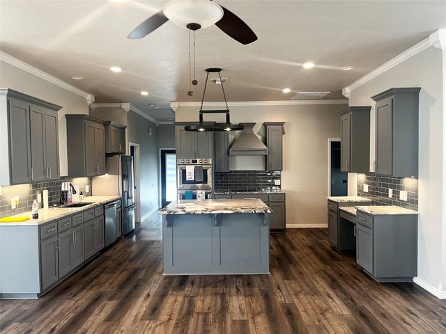 706 E Palestine, Mexia, TX 76667