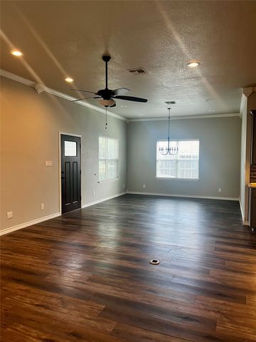 706 E Palestine, Mexia, TX 76667