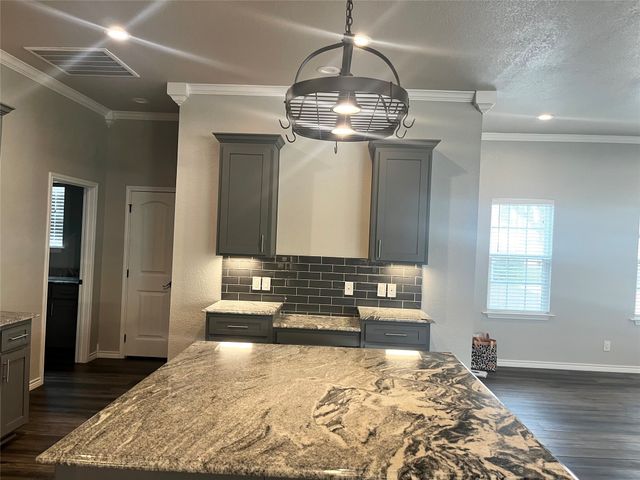 706 E Palestine, Mexia, TX 76667