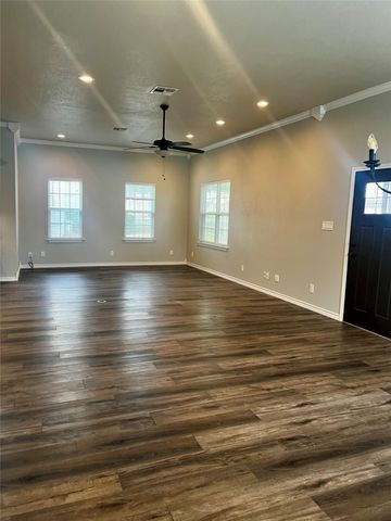 706 E Palestine, Mexia, TX 76667