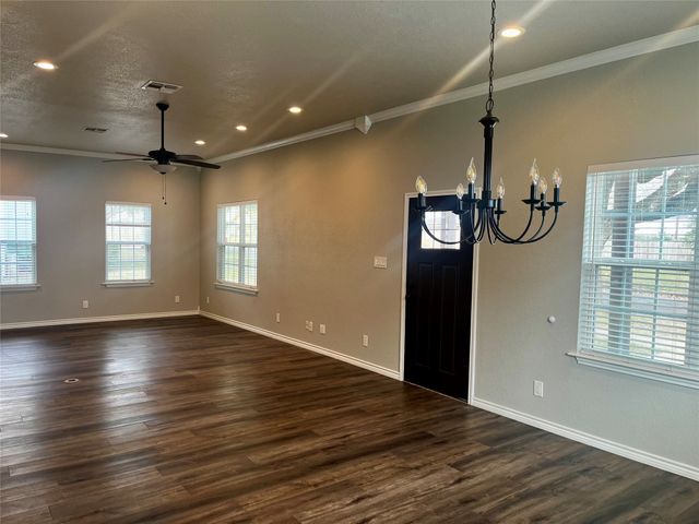 706 E Palestine, Mexia, TX 76667