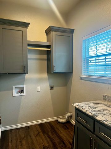 706 E Palestine, Mexia, TX 76667