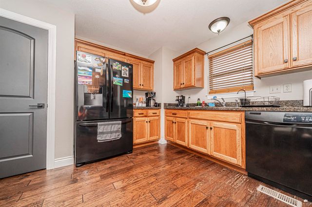 1005 Meadowbrooke Ln, Junction City, KS 66441