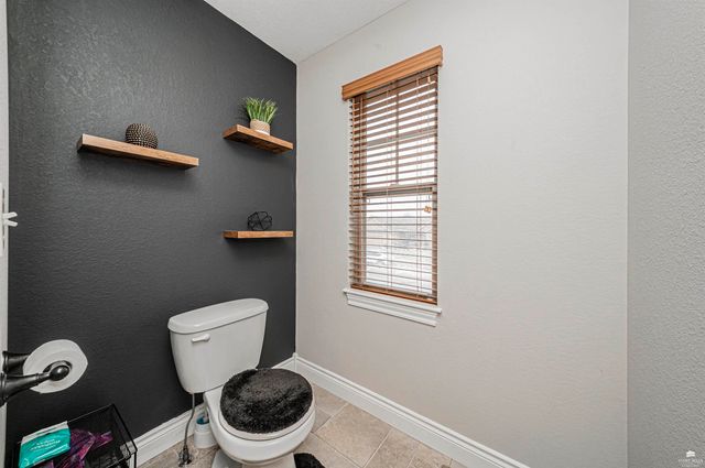 1005 Meadowbrooke Ln, Junction City, KS 66441