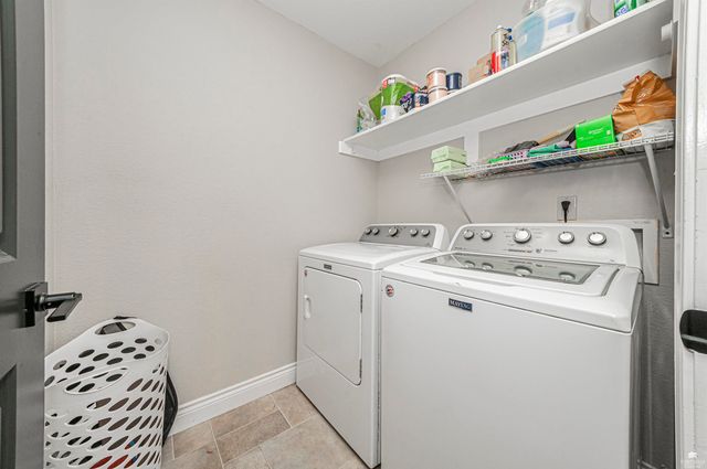 1005 Meadowbrooke Ln, Junction City, KS 66441