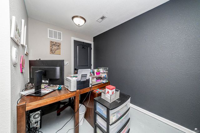 1005 Meadowbrooke Ln, Junction City, KS 66441