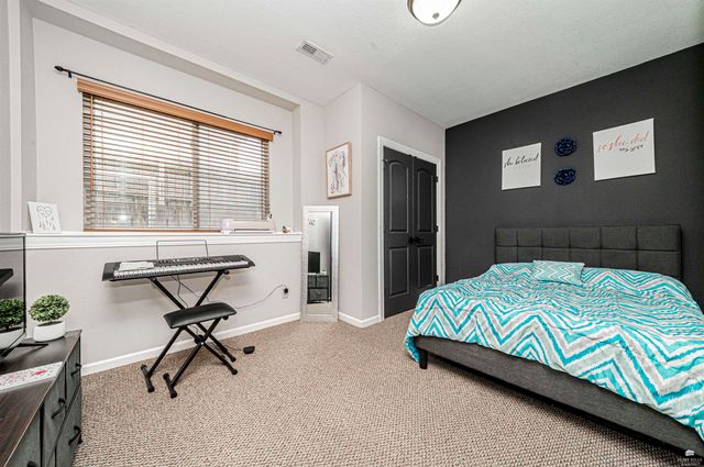 1005 Meadowbrooke Ln, Junction City, KS 66441