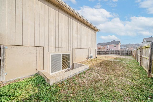 1005 Meadowbrooke Ln, Junction City, KS 66441