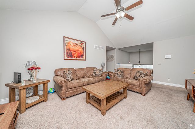 1005 Meadowbrooke Ln, Junction City, KS 66441