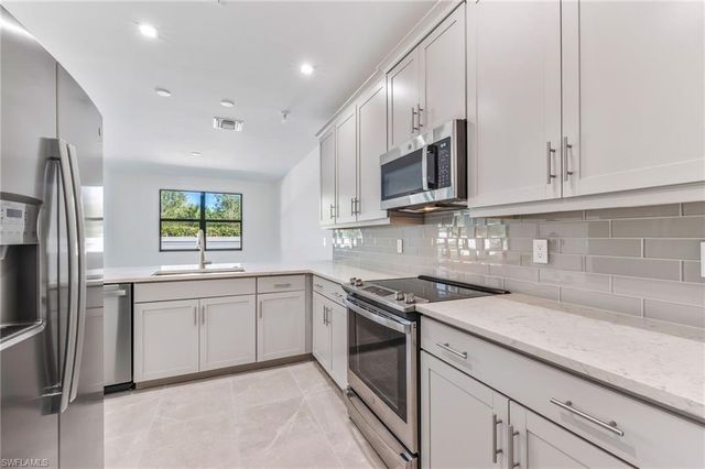 7574 Rockefeller DR, Naples, FL 34119