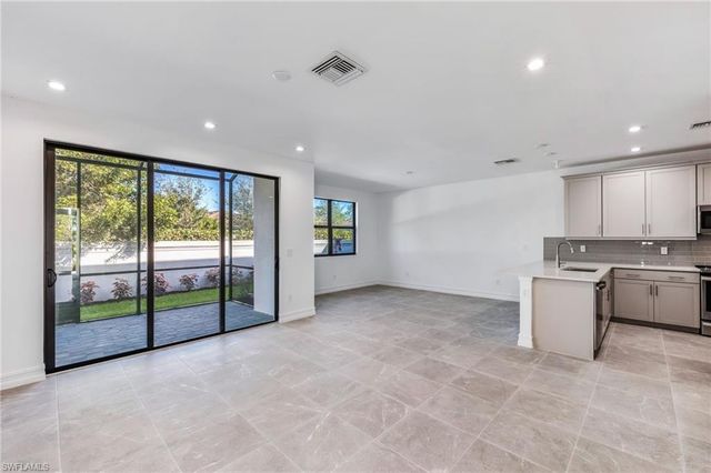 7574 Rockefeller DR, Naples, FL 34119