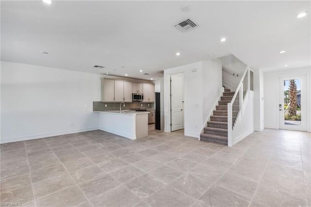 7574 Rockefeller DR, Naples, FL 34119