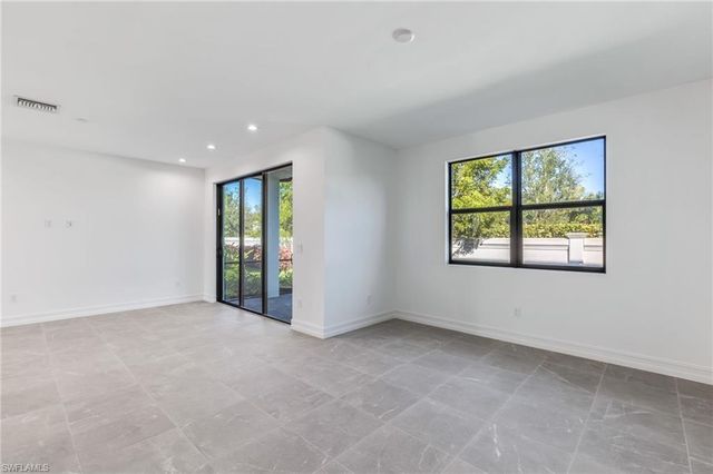 7574 Rockefeller DR, Naples, FL 34119