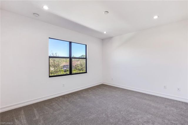 7574 Rockefeller DR, Naples, FL 34119