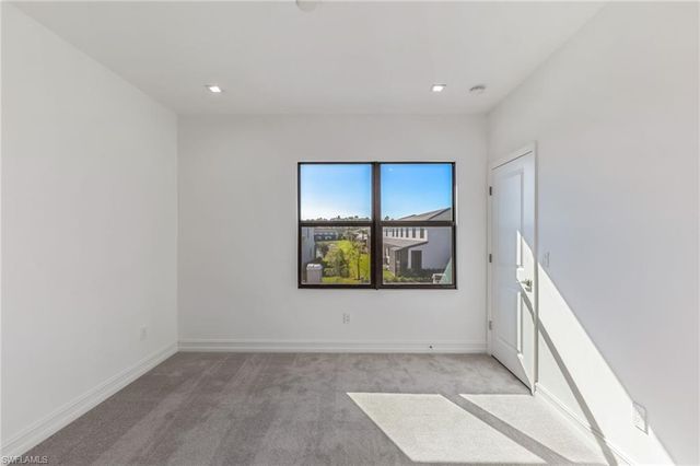 7574 Rockefeller DR, Naples, FL 34119