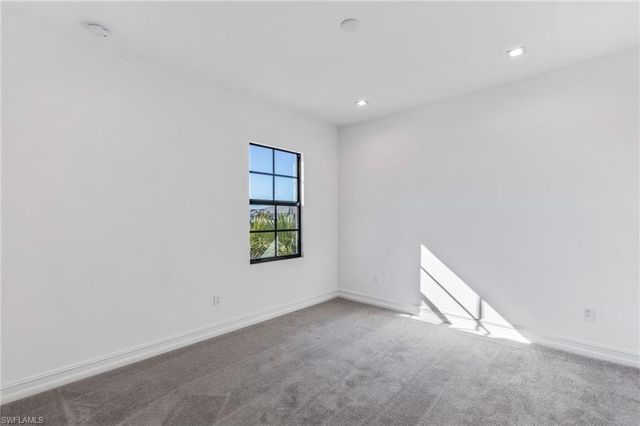 7574 Rockefeller DR, Naples, FL 34119