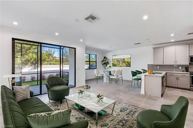 7574 Rockefeller DR, Naples, FL 34119