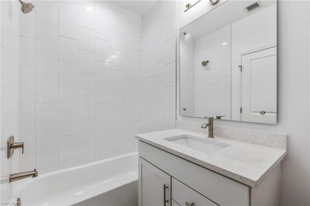 7574 Rockefeller DR, Naples, FL 34119