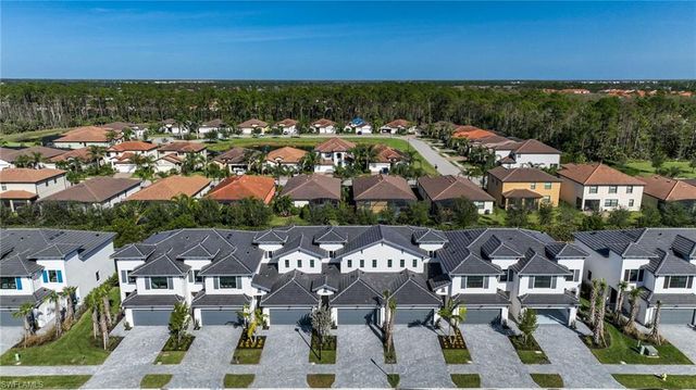 7574 Rockefeller DR, Naples, FL 34119