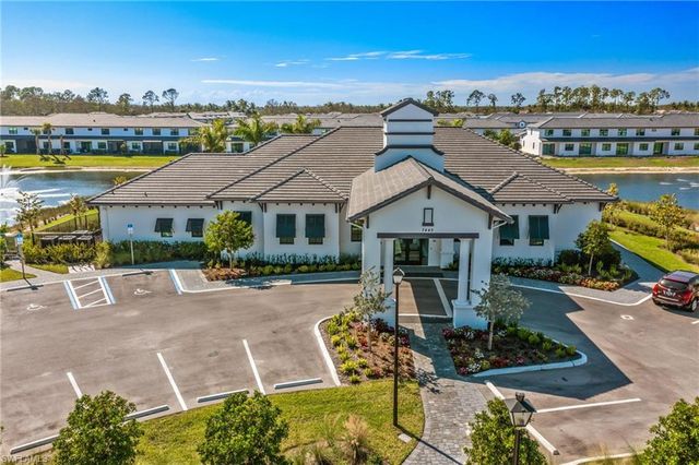 7574 Rockefeller DR, Naples, FL 34119