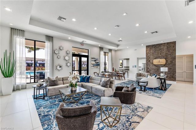 7574 Rockefeller DR, Naples, FL 34119