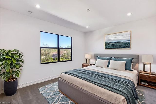 7574 Rockefeller DR, Naples, FL 34119