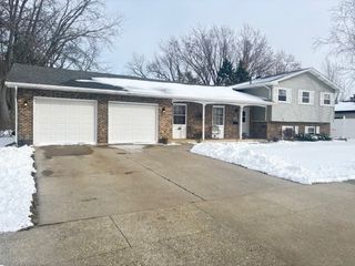 587 Phillips Circle, Antioch, IL 60002