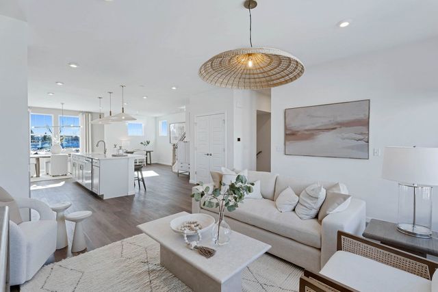 6303 Sandbelt Drive 33004, Woodridge, IL 60517