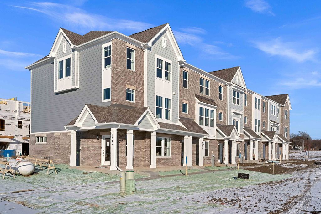 6303 Sandbelt Drive 33004, Woodridge, IL 60517