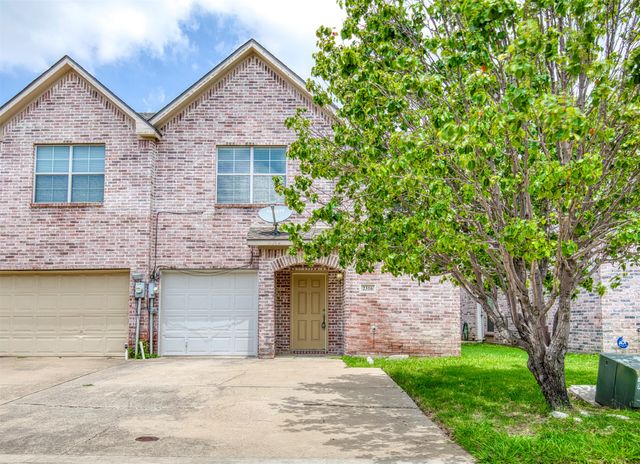 2316 Homewood Lane, Grand Prairie, TX 75050