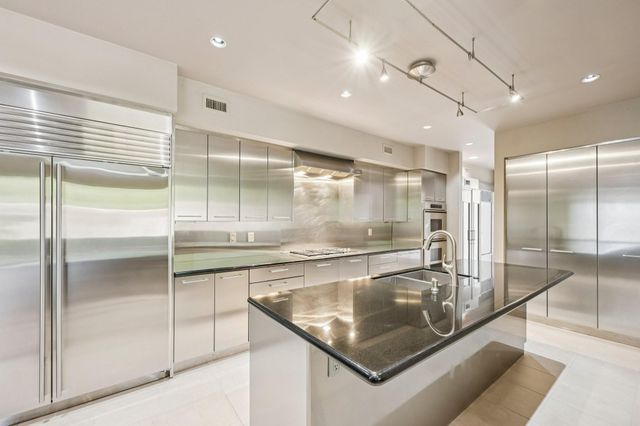 5 River Hollow Lane, Houston, TX 77027