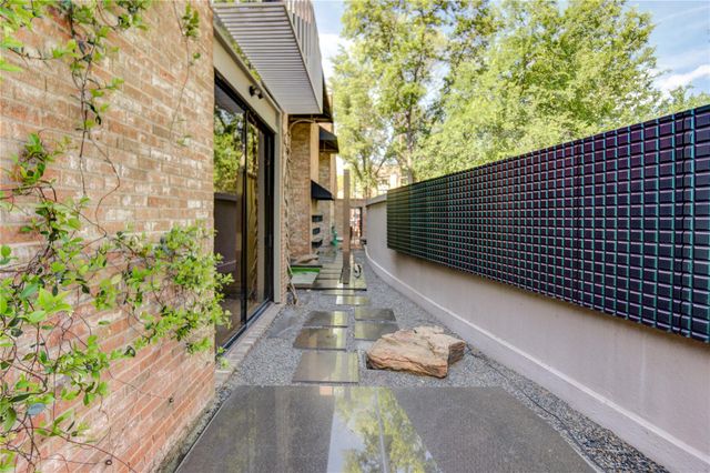 5 River Hollow Lane, Houston, TX 77027