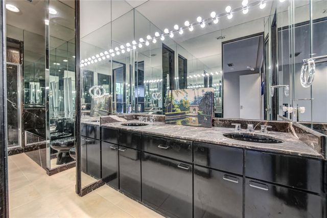 5 River Hollow Lane, Houston, TX 77027