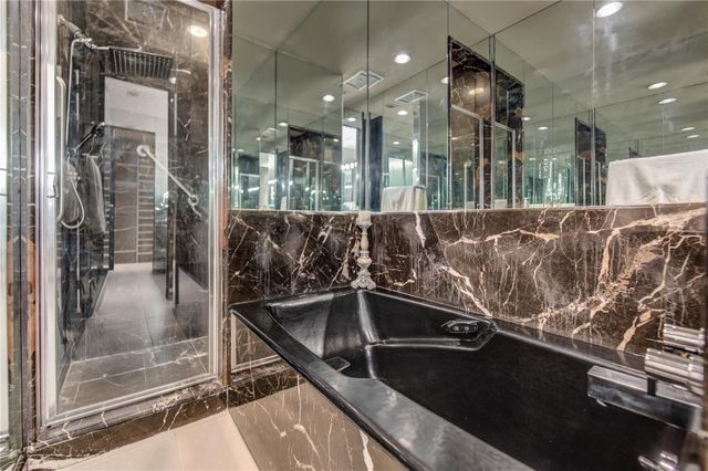 5 River Hollow Lane, Houston, TX 77027