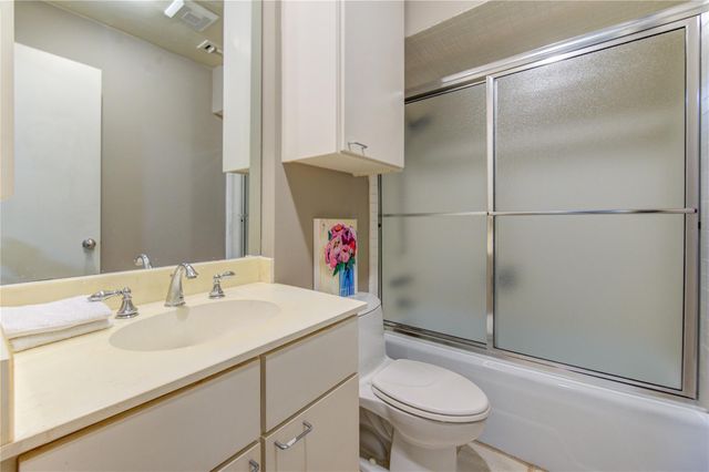 5 River Hollow Lane, Houston, TX 77027