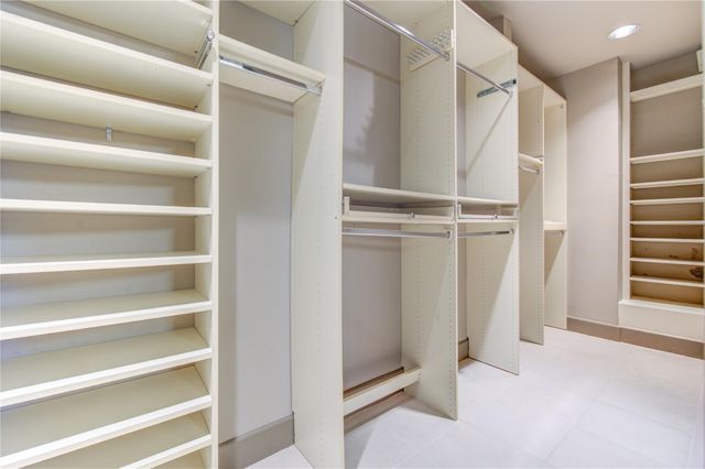 5 River Hollow Lane, Houston, TX 77027