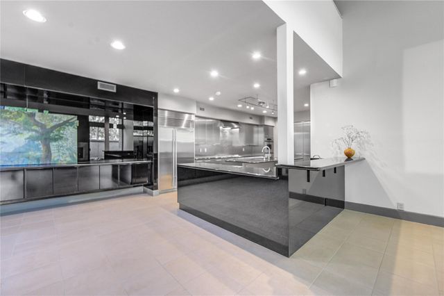 5 River Hollow Lane, Houston, TX 77027