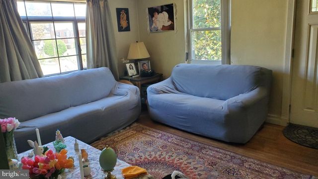2945 IRVINGTON RD, Falls Church, VA 22042
