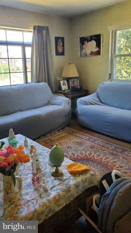 2945 IRVINGTON RD, Falls Church, VA 22042