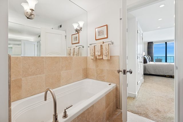 1212 N Lake Shore Drive 16BS, Chicago, IL 60610