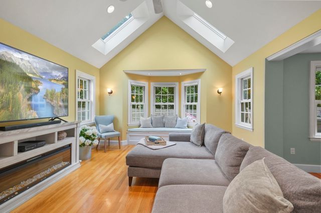 8 Elmwood Circle, Peabody, MA 01960