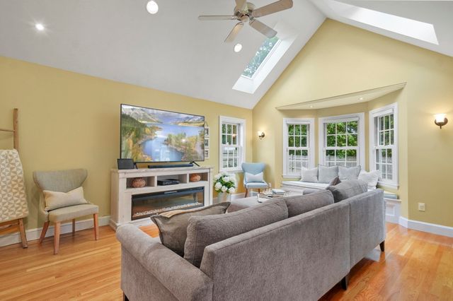 8 Elmwood Circle, Peabody, MA 01960