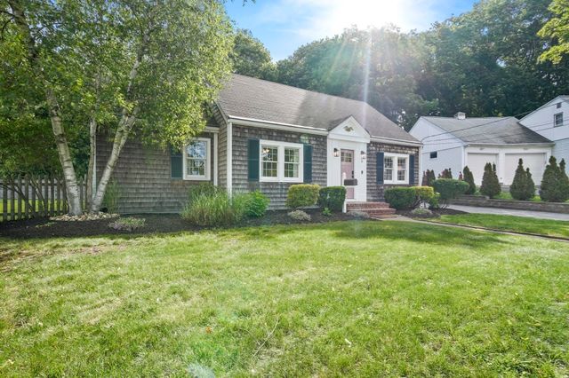 8 Elmwood Circle, Peabody, MA 01960