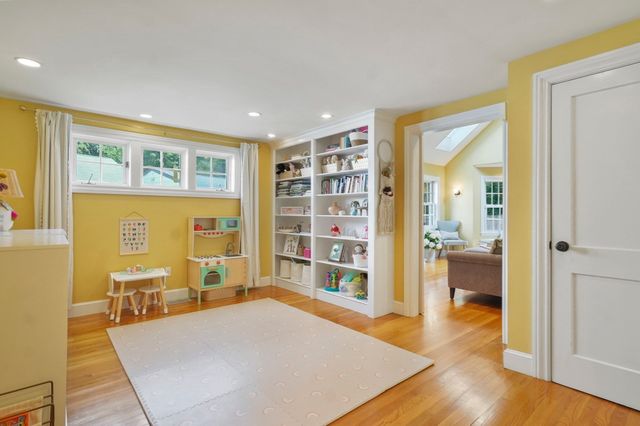 8 Elmwood Circle, Peabody, MA 01960
